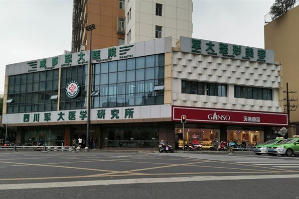 吸脂价格差在哪？解析不同医院在医生、仪器、麻醉上的收费区别。